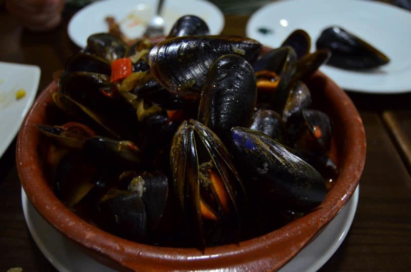 Protože Tapas byly tak dobré, podařilo se nám vyfotit teprve až čtvrtý chod, kterým byly mušle. Palma de Mallorca