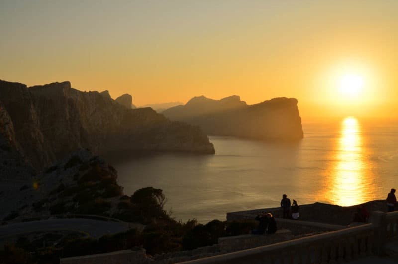 Západ slunce z majáku Cap Fonmentor, Mallorca