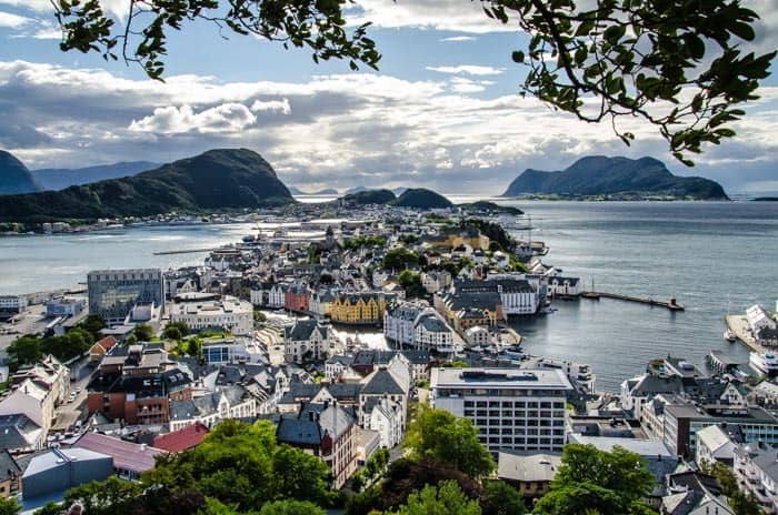 Pohled na celý Ålesund z vyhlídky Byrampen