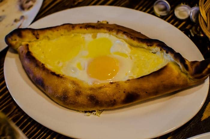 Adjarian Khachapuri - opravdová delikatesa z Gruzie