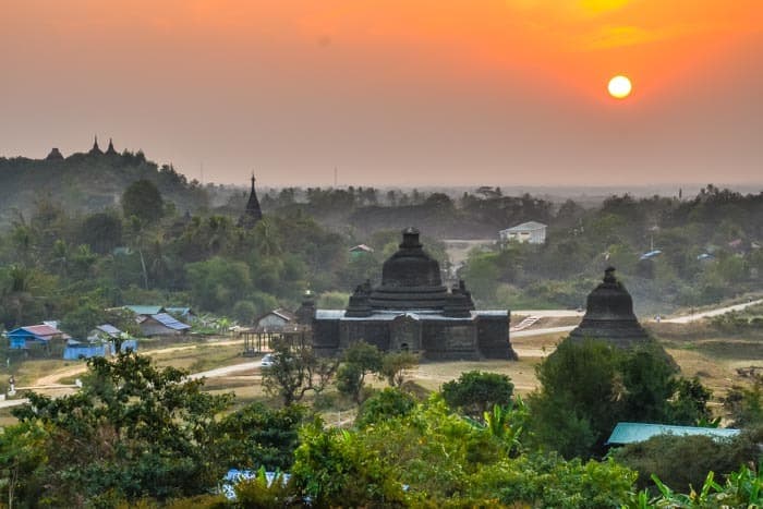 Mrauk U - Sunsets are magical and pleasure for all photographers! Best Places to visit in Myanmar, southeast Asia