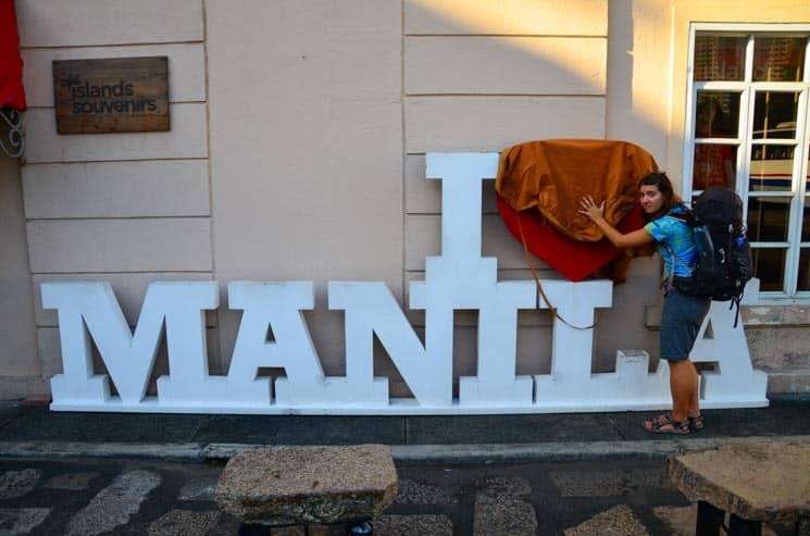 Nápis I love Manila - věděli proč to přikrýt...