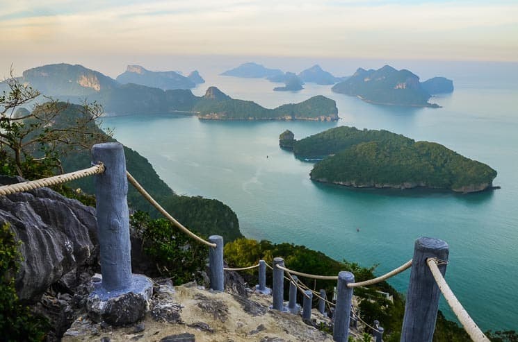 Krásná vyhlídka na národní park Ang Thong, Thajsko