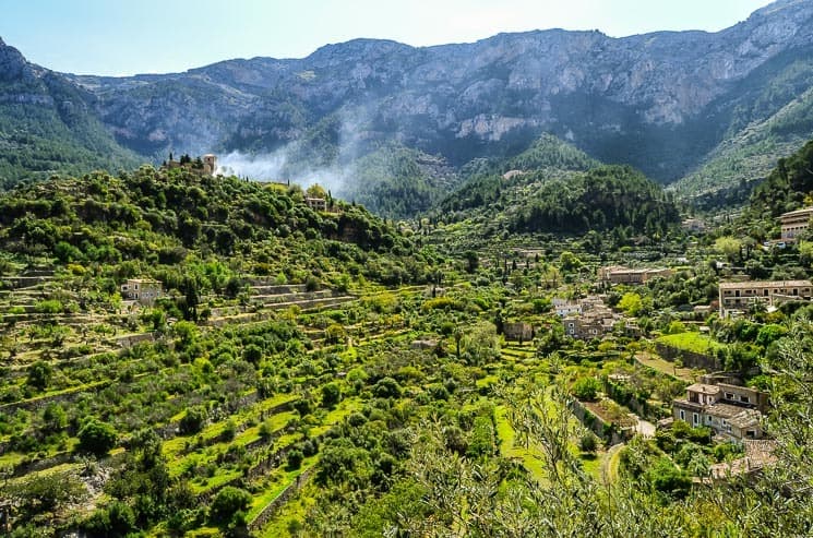 Malebná vesnička Deià, trek GR 221, Mallorca