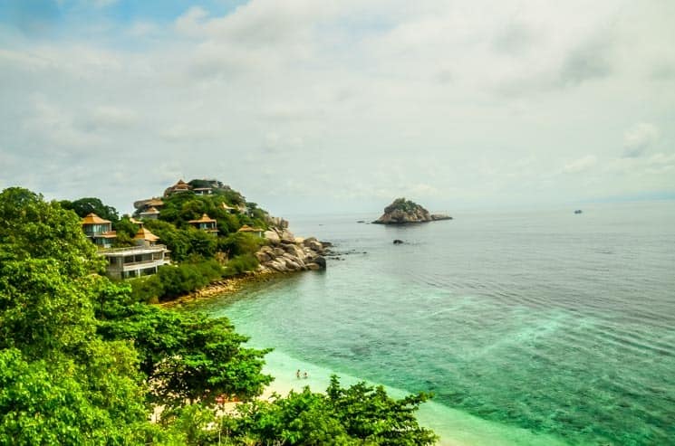 Sai Daeng, v pozadí Shark Island, Koh Tao Thajsko