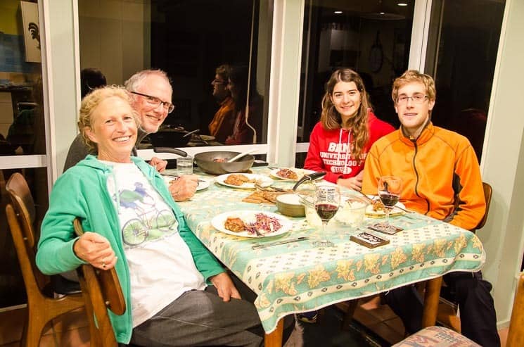 Pozvání na večeři nebylo výjimkou. U Ros a Tima jsme bydleli dokonce celý týden předtím, než odletěli.