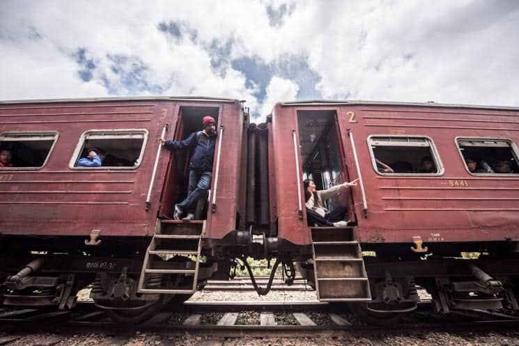 Vlak ve stanici na trase Kandy-Badulla , Srí Lanka