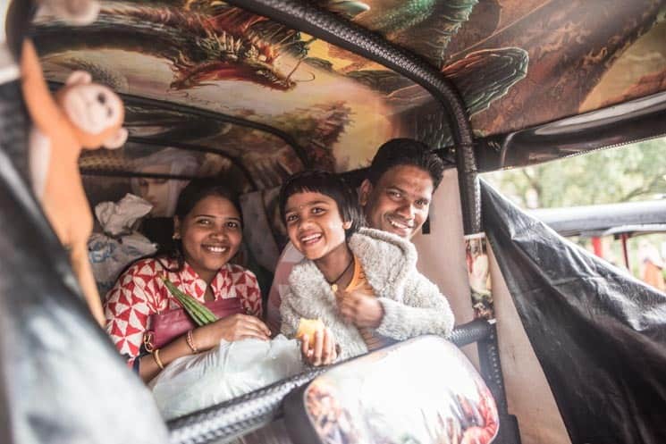  Místňáci v tuktuku, Colombo , Srí Lanka