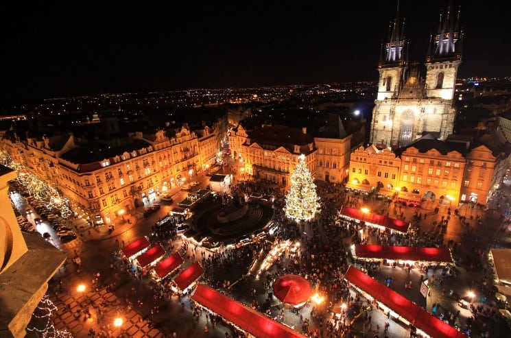 How can you celebrate the holiday season in Prague as an overseas student? 2