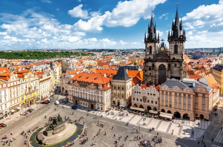 How can you celebrate the holiday season in Prague as an overseas student? 1