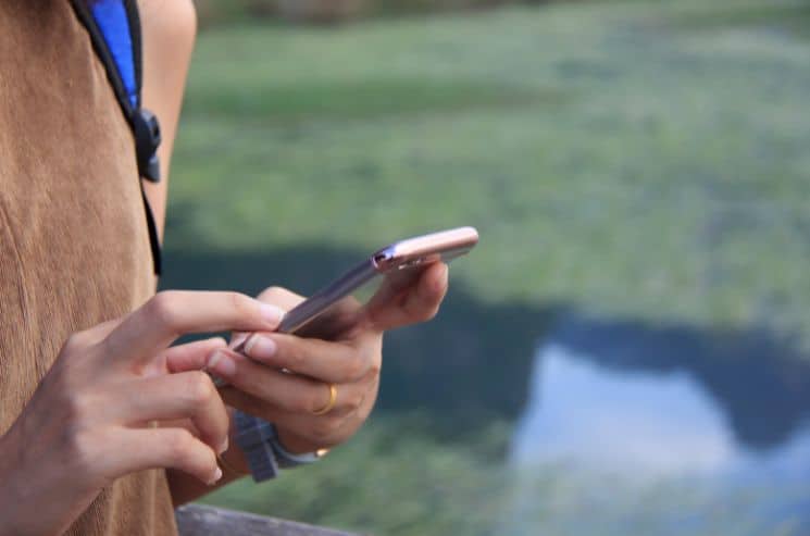 27 Great Ways How to Comfort Someone over Text (That Help)