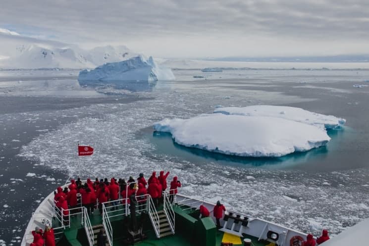 Trip to Antarctica Guide: What to Expect? How to Choose?